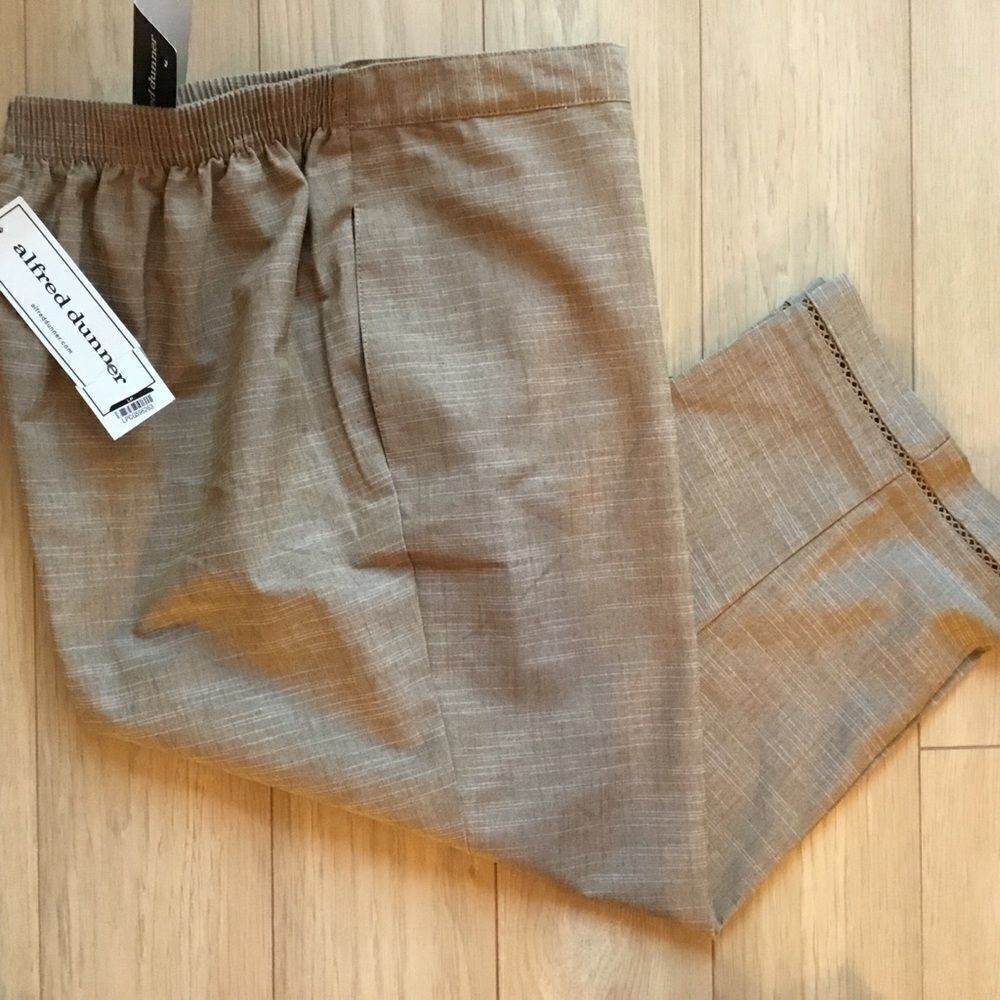 NWT Alfred Dunner Sz 14 Tan Capris